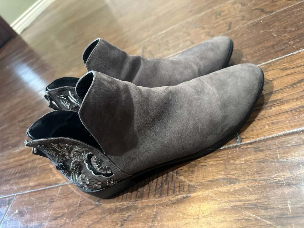 Kenneth Cole Reaction Loop Knot Grey Embroidered Beaded Ankle Boots Size‎ 10M